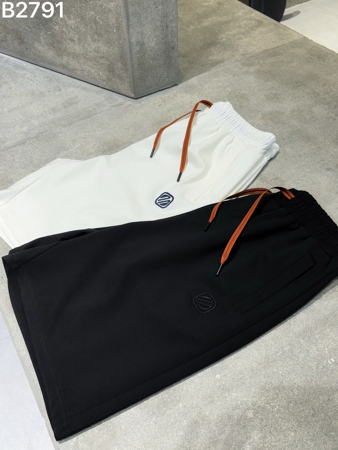 New Arrival ， ， logo。 ， ， ， ， Breathable， ， ：White Black Sizes：M-4XL